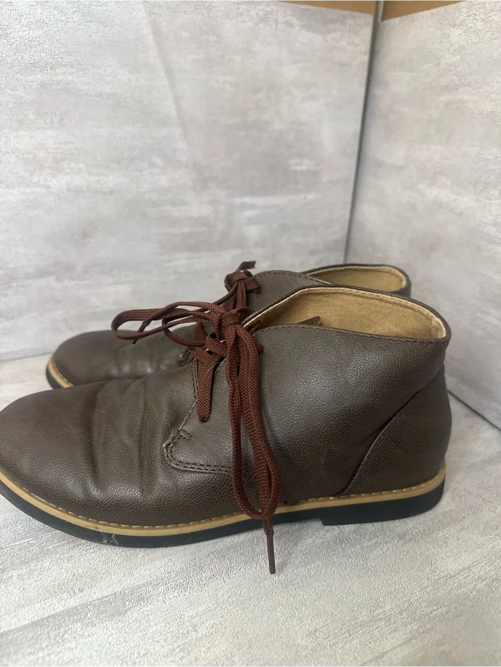 Perry Ellis leather chukka